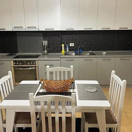 Apartamento Apartament Ferhati Tirana
